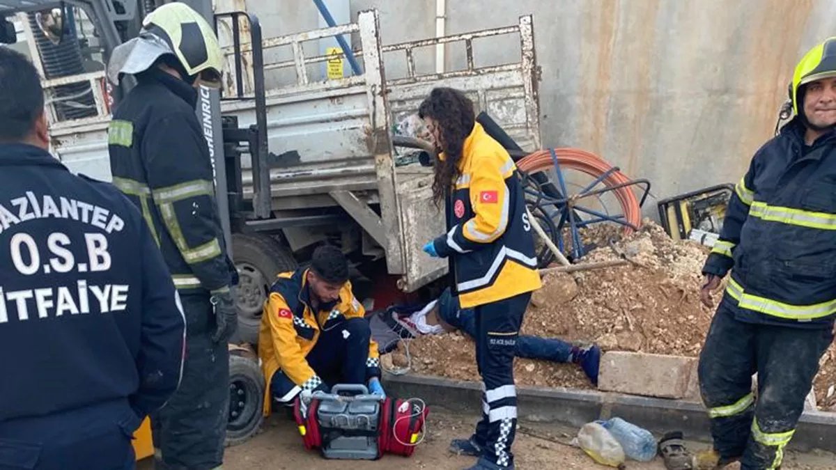 Servis minibusu kamyonete carpti 2 olu 3 yaralia - yaşam - haberton