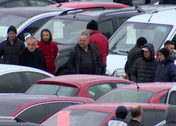 Sıfır araç bulamayanlar ikinci el araçlara yöneldi