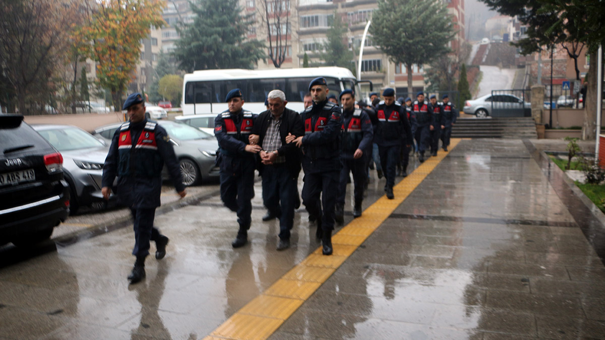 Silah kaçakçılığı operasyonunda 10 kişi adliyede