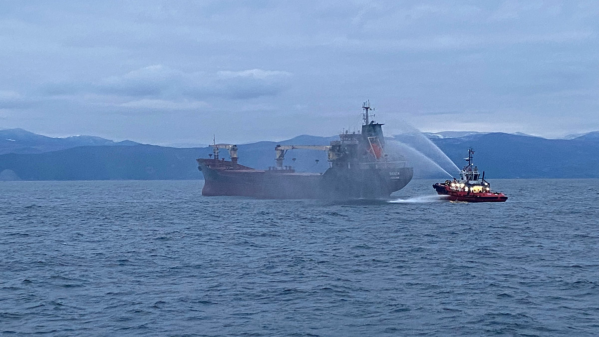Sinop'ta gemi yangını; kayıp kaptan aranıyor