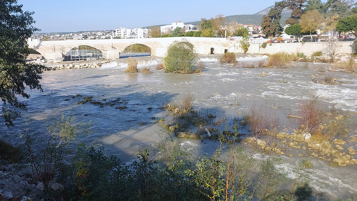 Siyaha bürünen göksu nehri eski haline döndü