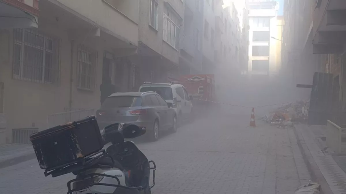 Sultangazi'de mahalleyi toz altında bırakan yıkım