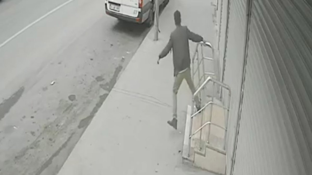 Sultangazi'de merdiven korkuluğu hırsızlığı