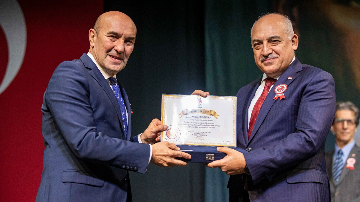 TFF Başkanı Mehmet Büyükekşi onur ödülü aldı