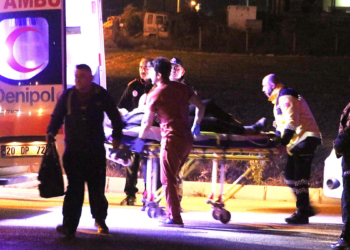 TIR işçi minibüsüne çarptı: 1 ölü, 12 yaralı