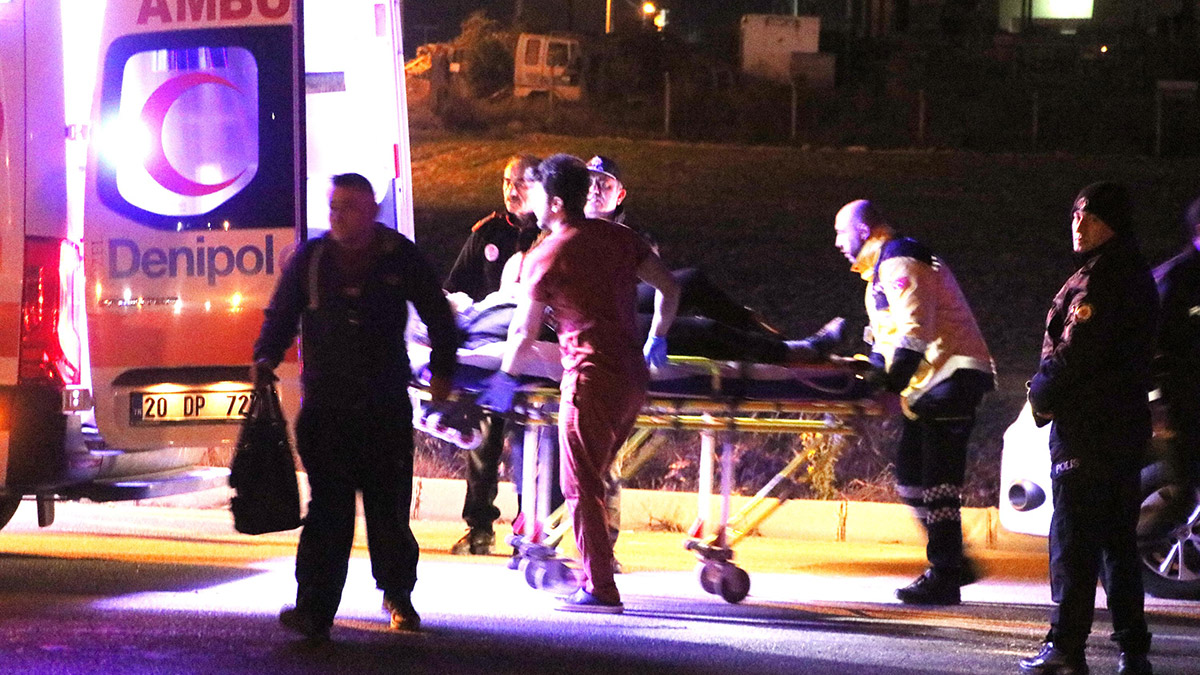 TIR işçi minibüsüne çarptı: 1 ölü, 12 yaralı