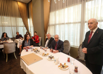 TÜSİAV'dan Hikmet Çetin'e Vefa Beratı