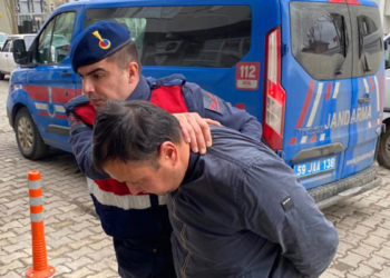 Tartıştığı kardeşinin gözüne bıçak sapladı