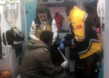 Mesai arkadaşının kulağını kesen zanlı serbest
