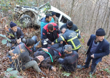Tokat'ta otomobil uçuruma yuvarlandı: 3 yaralı