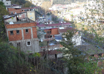 Trabzon'da afet bölgesi alanında korkulu yaşam