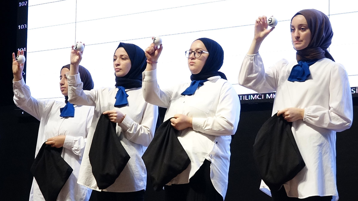 Trabzon'da sosyal konut kuraları çekildi