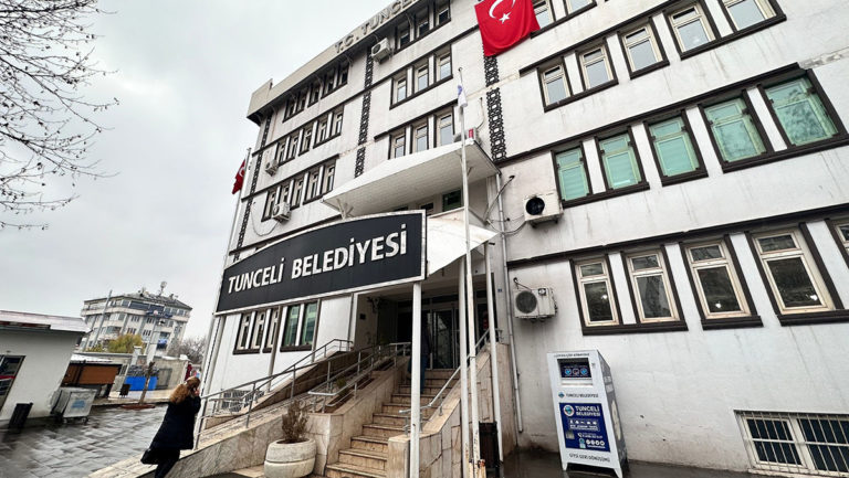 Tunceli Belediyesi’nin elektriği borç nedeniyle kesildi