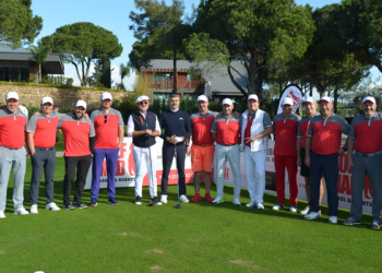 Turizmci iş insanları golf turnuvasında buluştu