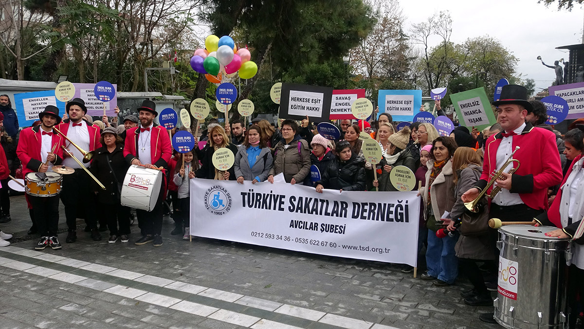 Türkiye Sakatlar Derneği'nden farkındalık yürüyüşü 