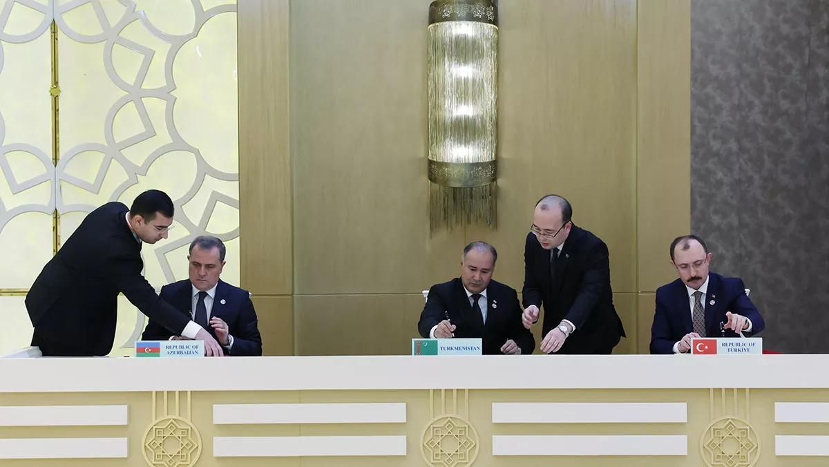 Türkmenistan'da anlaşmaların imza töreni