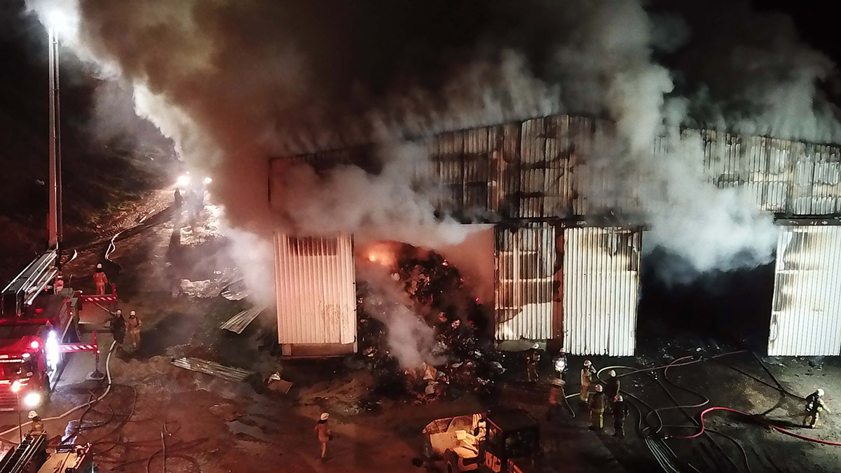 Tuzla'da geri dönüşüm tesisinde yangın 