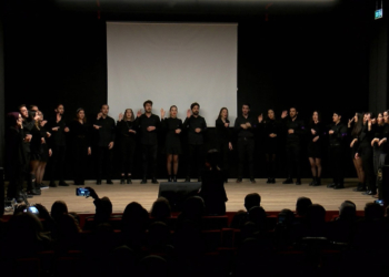 Üniversite öğrencileri işaret dili ile konser verdi