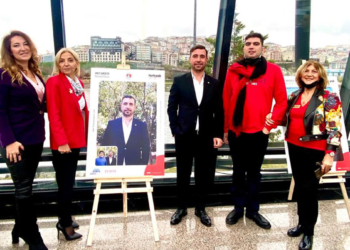 Ünlü isimler, otizmli çocuklar için poz verdi