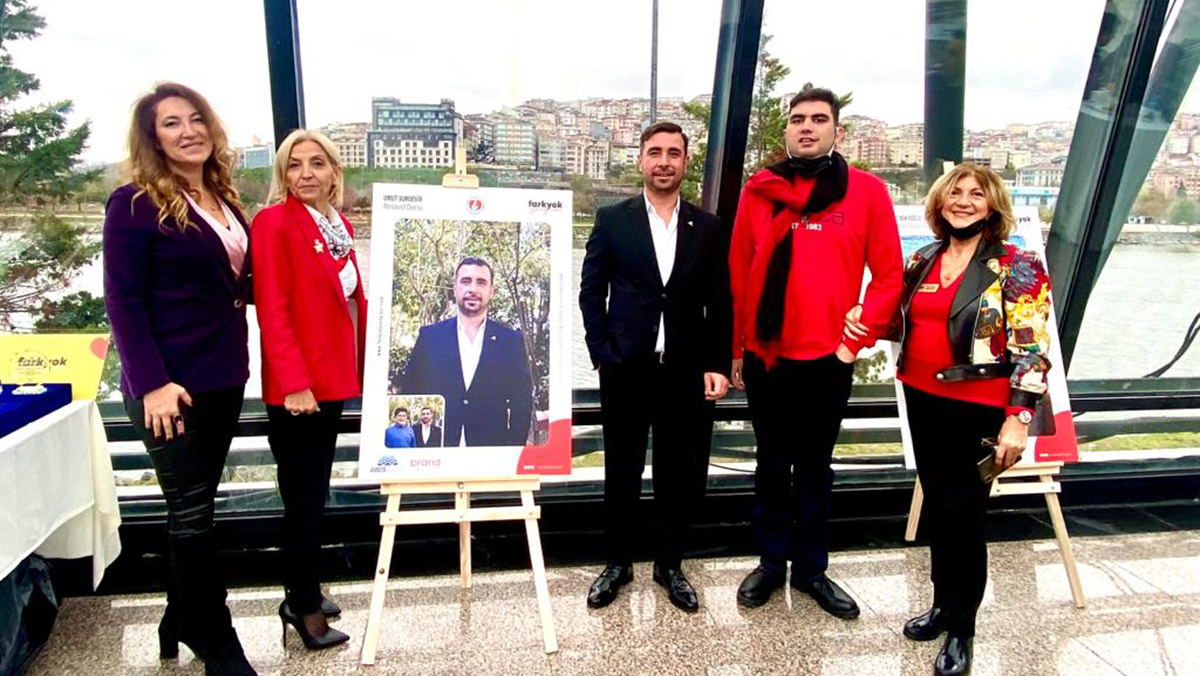 Ünlü isimler, otizmli çocuklar için poz verdi