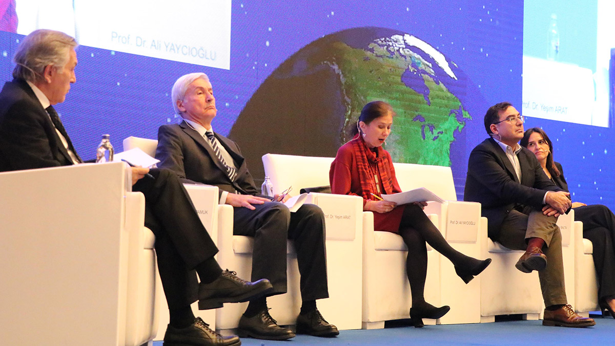 Uzun vadeli çıkarlar iç siyasete feda edilmemeli