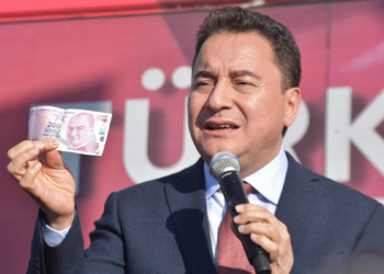 Vatandaşlarımızla aramıza mesafe koymuyoruz