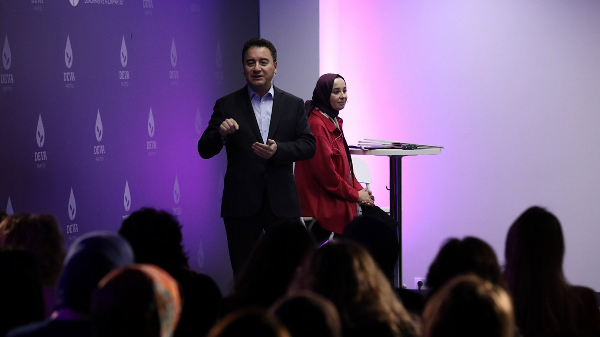 DEVA Partisi kadın eylem planını açıkladı. DEVA Partisi Genel Başkanı Ali Babacan," Kadınların mutlu, özgür ve eşit olmadığı yerde kimsenin yüzü gülmez" dedi.