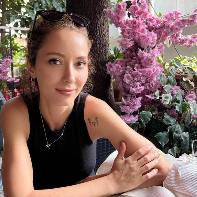 Televizyonda ve sinemada oynadığı başarılı yapımlarla hayatımıza giren başarılı oyuncu Ayşegül Akdemir Şahin ile keyifli bir röportaj gerçekleştirdik.