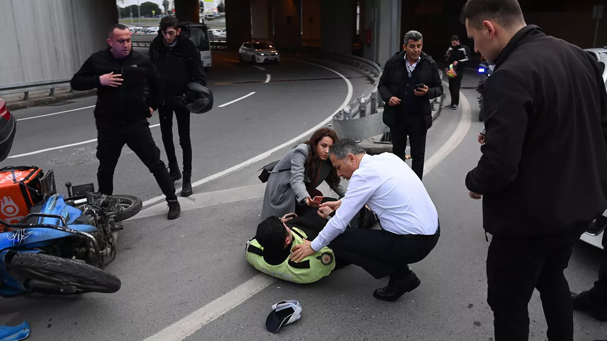 Yerlikaya kaza geciren trafik polisine yardim ettie - yaşam - haberton