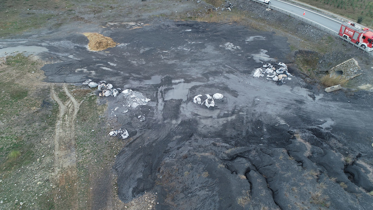 Yol kenarına bırakılan kimyasal atıklara açıklama