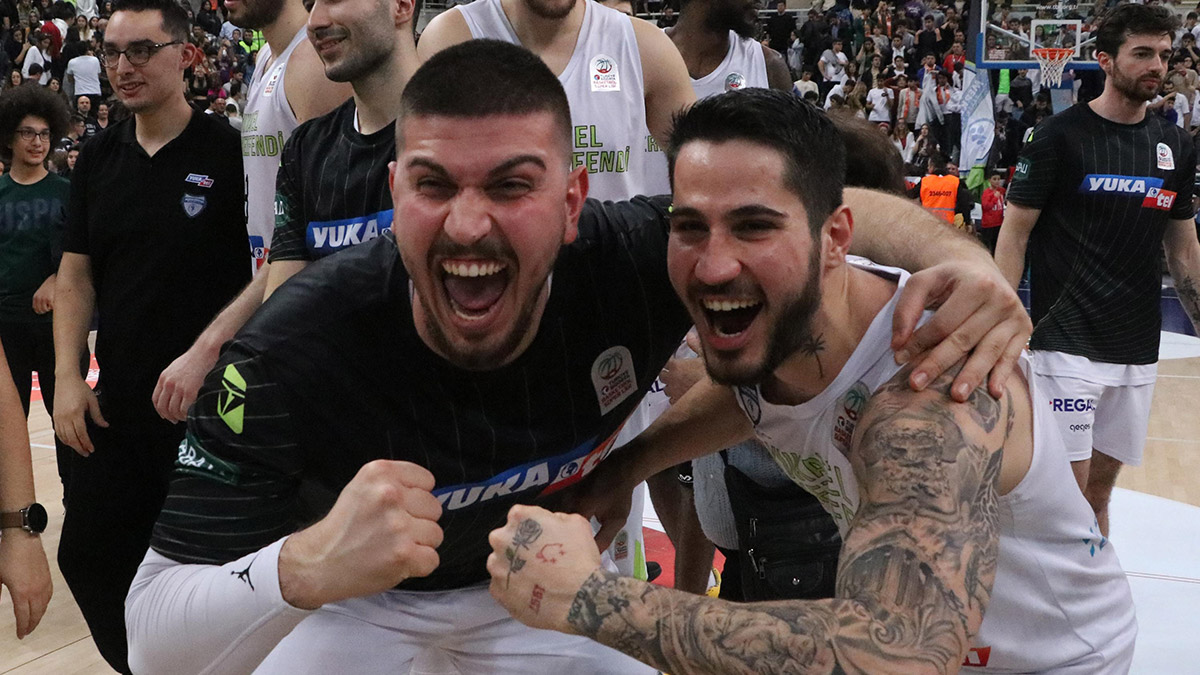 Yukatel Merkezefendi lider Fenerbahçe’yi devirdi 