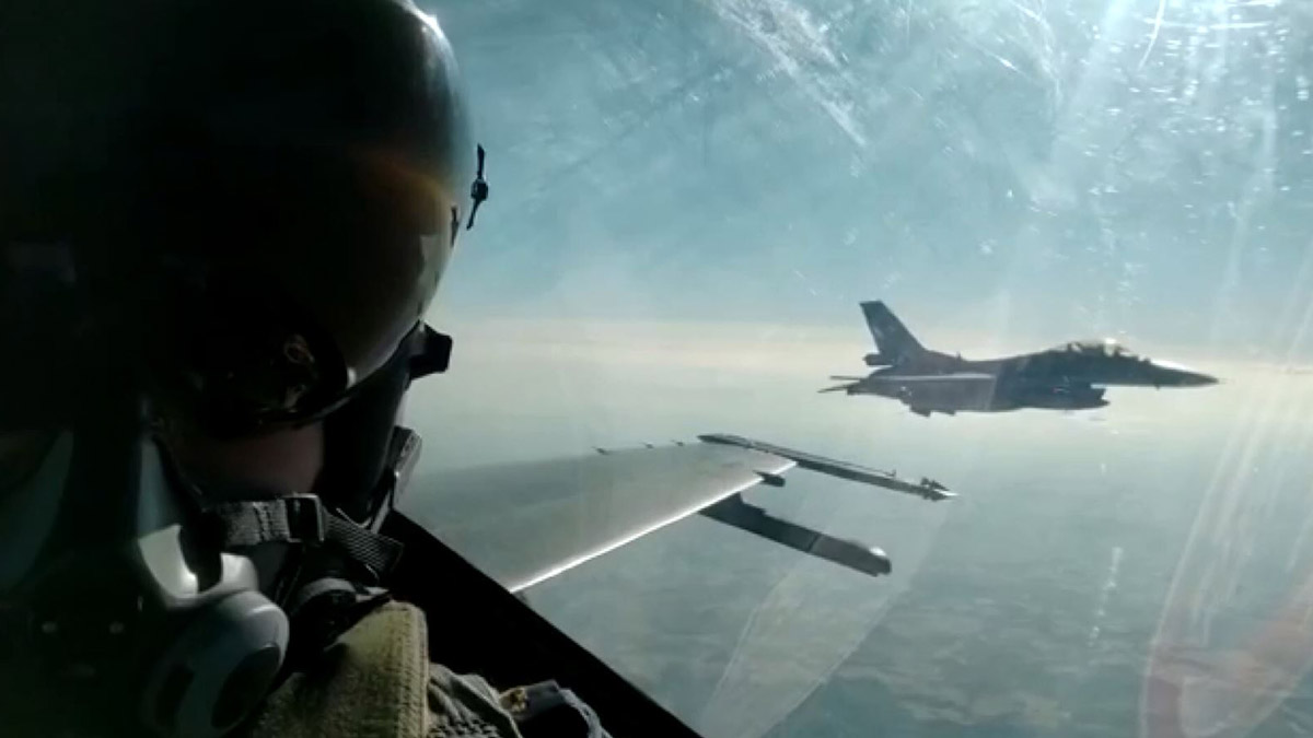 Yunanistan NATO uçuşunu önlemeye çalıştı