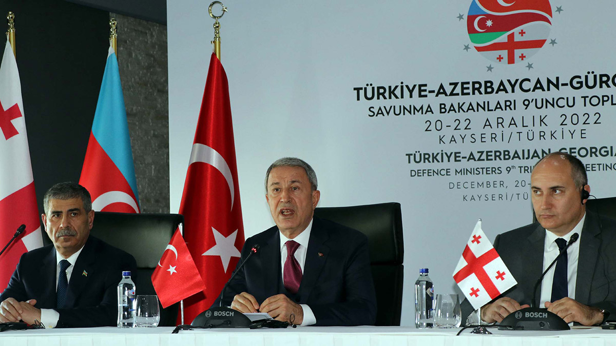 Yunanistan saldırgan politikalarına devam ediyor