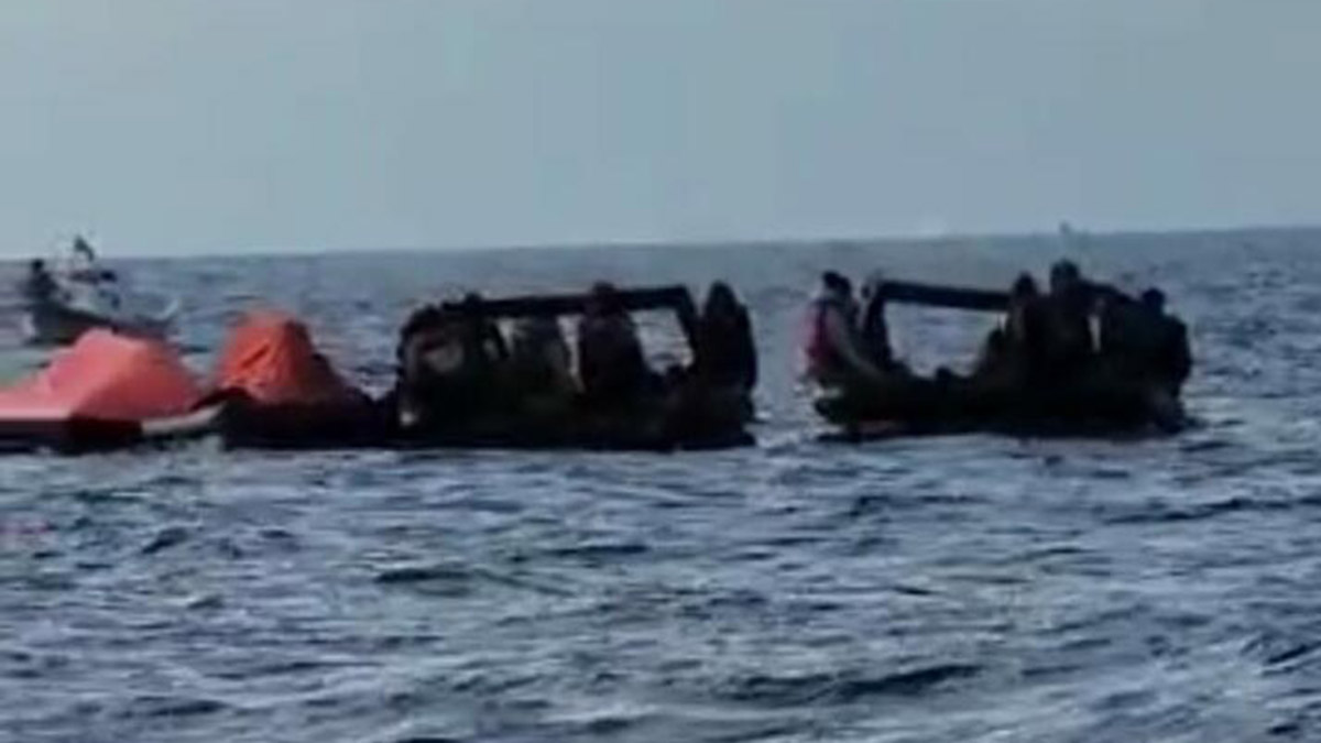 Yunanistan'ın denize bıraktığı göçmenler kurtarıldı