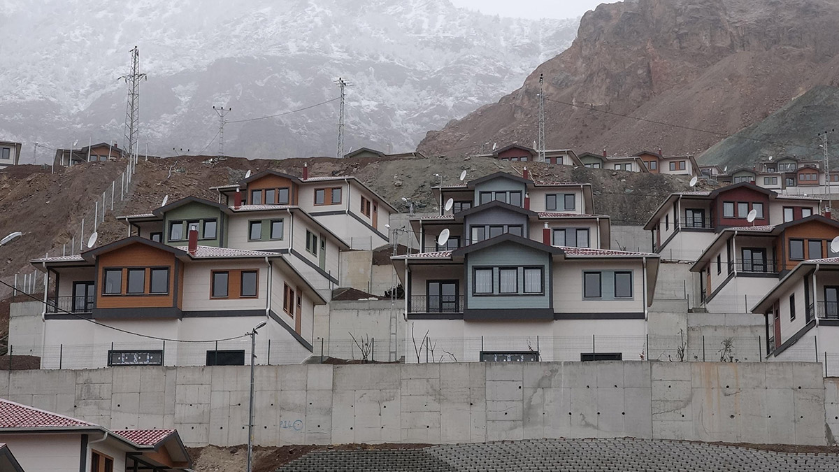 Yusufeli'nde köylerden 'villa tipi' evlere göç