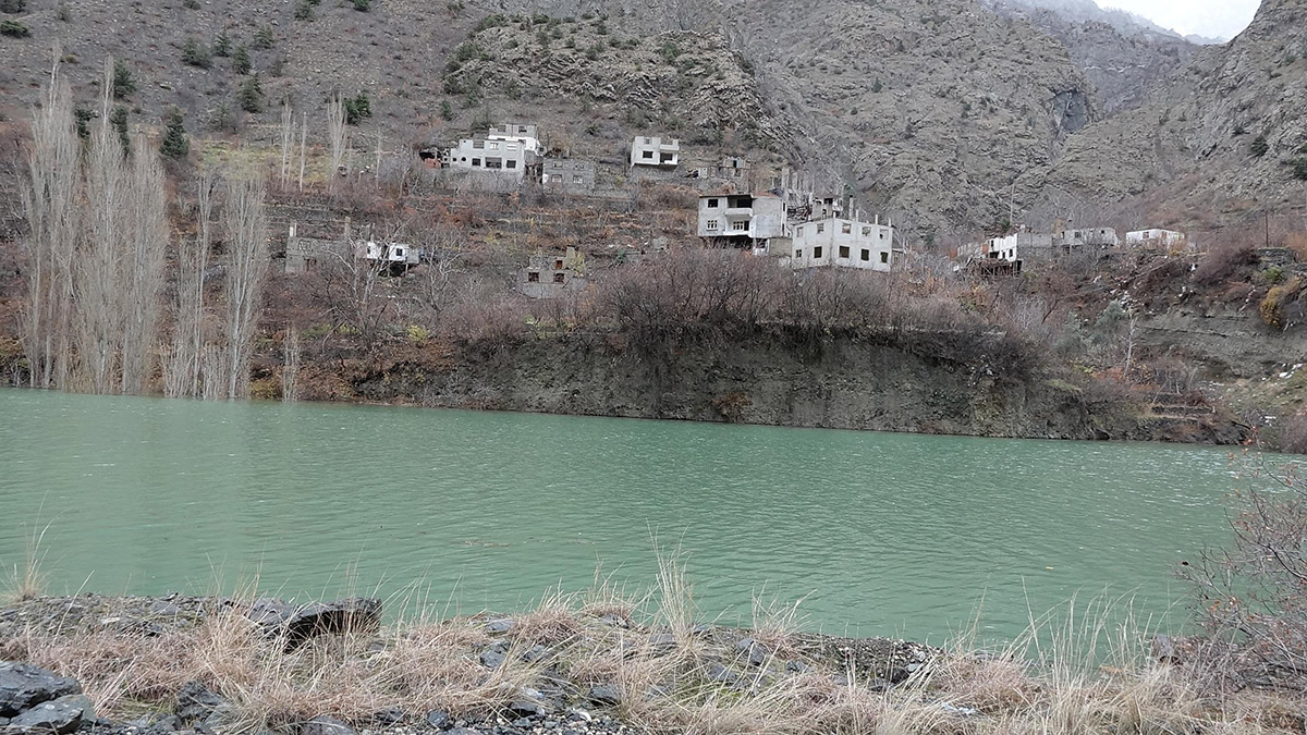Yusufeli'nde su seviyesi yükseldi, anılar kayboldu