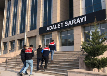5 kaçak göçmeni rehin alıp fidye istediler