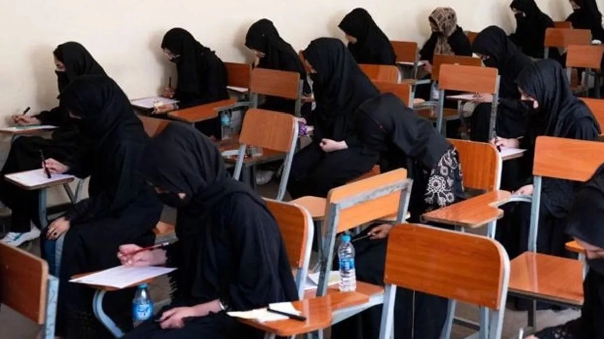 Afganistan'da kız öğrencilere getirilen eğitim yasağına tepki