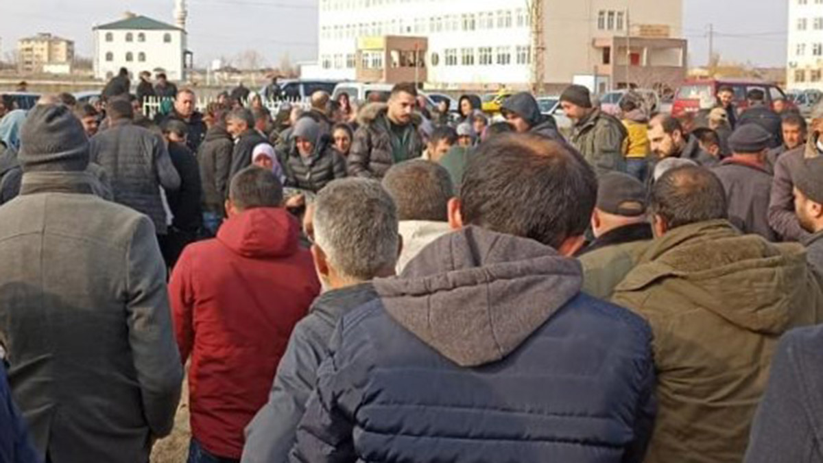 Ahırda tabancayla başından vurulan işçi defnedildi