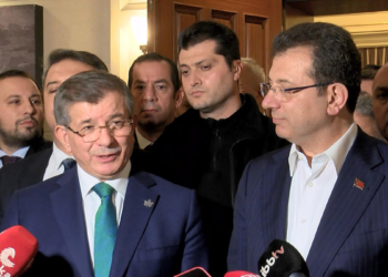 Ahmet Davutoğlu Saraçhane'de İmamoğlu'na destek verdi