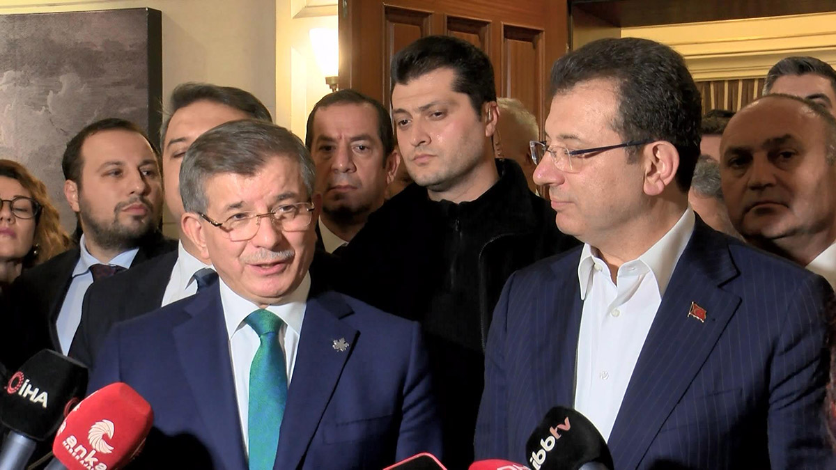 Ahmet Davutoğlu Saraçhane'de İmamoğlu'na destek verdi