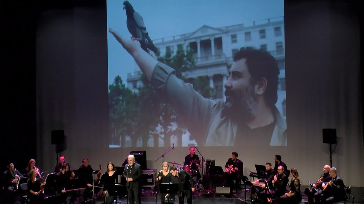 Müzisyen Ahmet Kaya AKM'de düzenlenen özel konser programıyla, kendi şarkıları ve daha önce yorumladığı eserlerle anıldı.