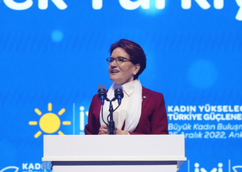 Kadınlar siyasetin tam merkezidir
