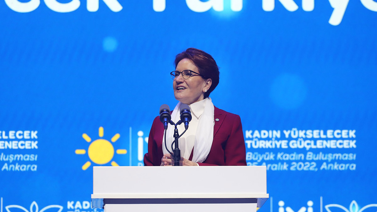 Kadınlar siyasetin tam merkezidir