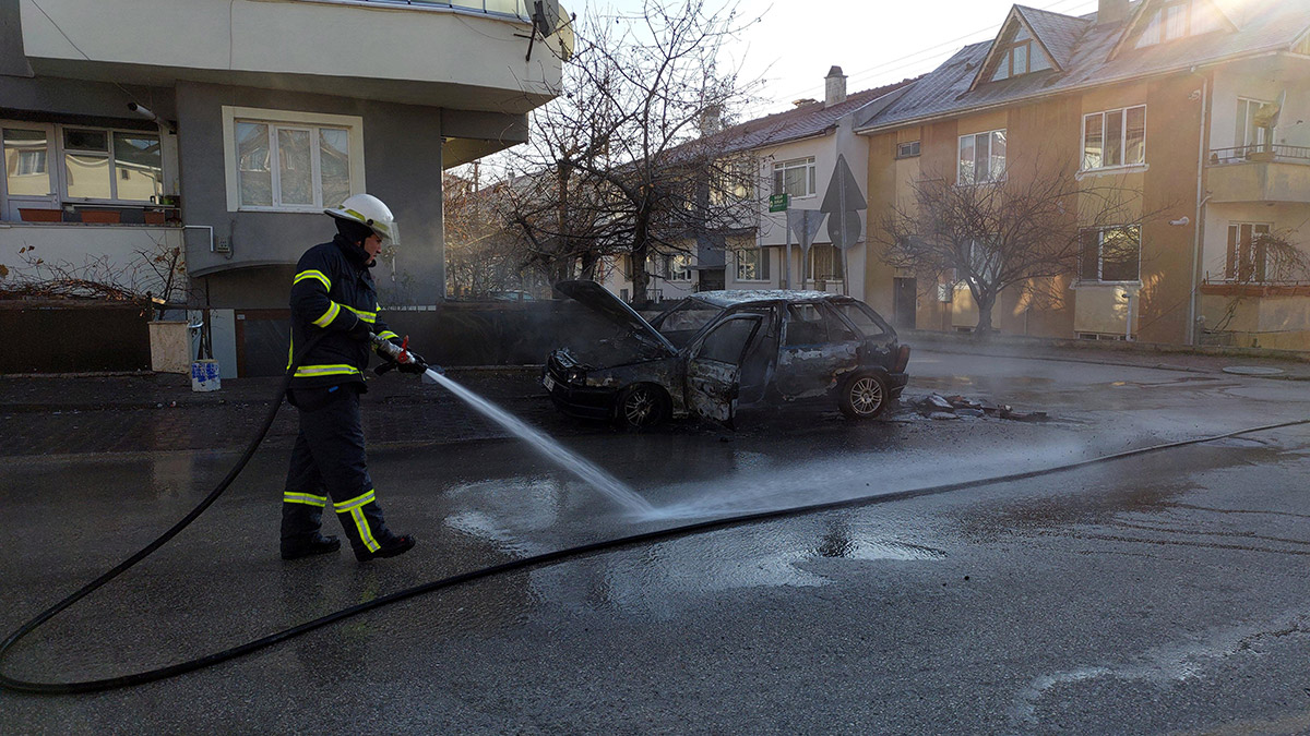 Akü takviyesi yapılan otomobil yandı