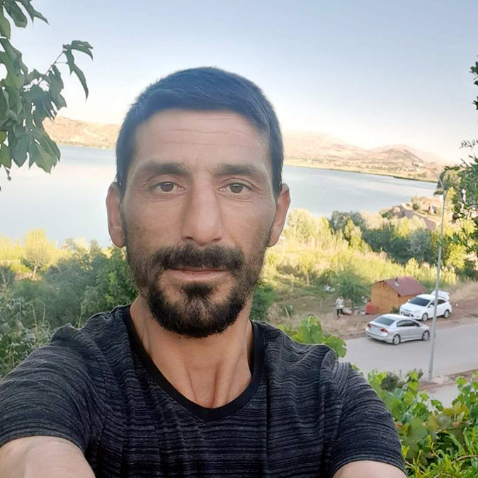 Alabora olan tekneden suya düşerek kaybolan kişi aranıyor