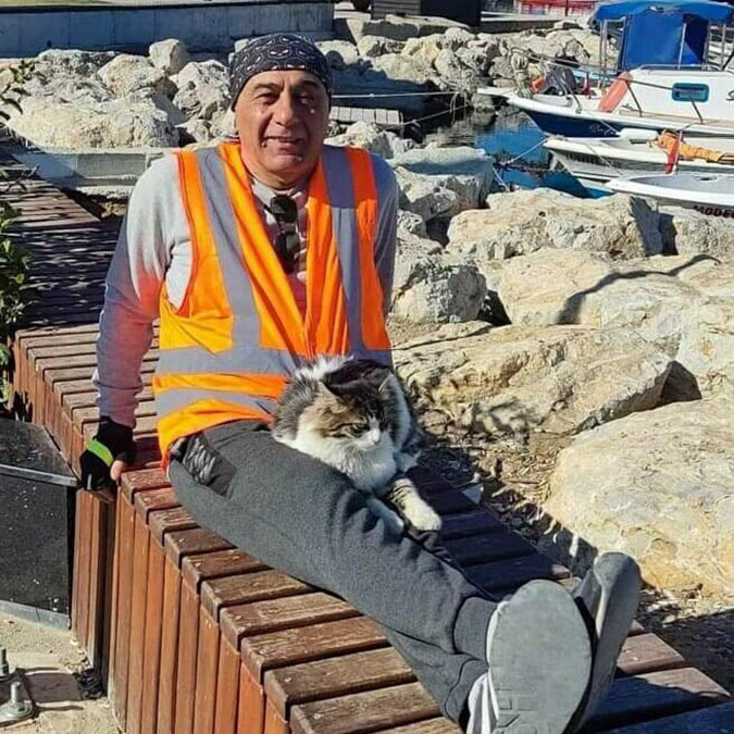 Balıkesir'in Edremit ilçesinde emekli gardiyan Süleyman Karaaslan (66), Alman uyruklu eski sevgilisi Gisela Uysal’ı (53) evinin önünde tabancayla vurup, öldürdükten sonra intihar etti.