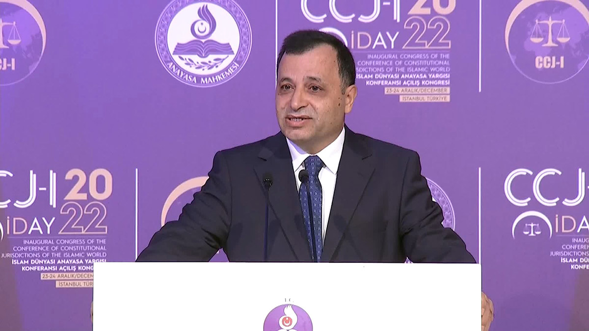 Adalet terazisini elinde tutanların sorumluluğu adil karar vermektir