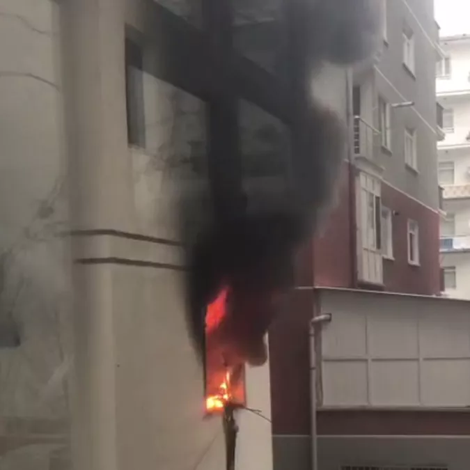 Yenimahalle'de 6 katlı apartmanda yangın