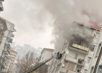 Yenimahalle'de 6 katlı apartmanda yangın